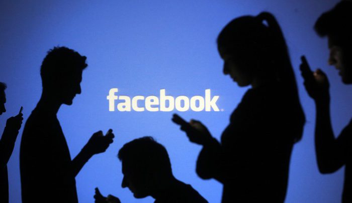 7 Telltale Signs of Facebook Addiction