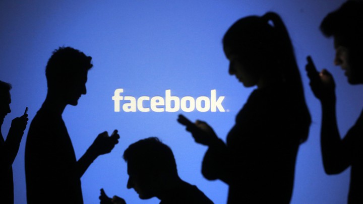 7 Telltale Signs of Facebook Addiction
